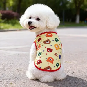 Débardeur d'été mignon pour chien avec imprimé d'ours coloré sur caniche, vue principale.