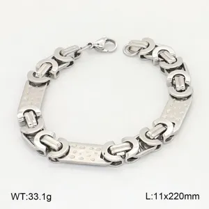 Vue detaillee bracelet acier titane homme, design maille lourde, bijou minimaliste elegant et mode.