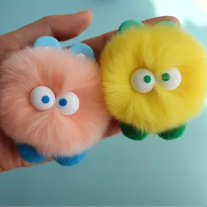 Lindo monstruo esponjoso clip de ventilación de coche decoración de peluche detalle.