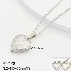 Collier pendentif médaillon cœur en acier inoxydable, détail ouvrant, cadeau romantique couple.