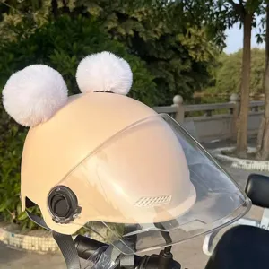 Süßer flauschiger Bommel Motorradhelm mit klarem Visier Helm Zubehör für sicheres Fahren