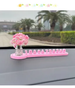 Niedliches Auto temporäres Parkschild mit rosa Blumenvasen Dekor für den Autoinnenraum.