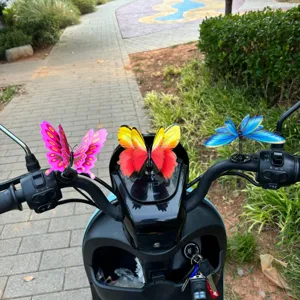 Decoración de mariposa de resorte 3D para patinete eléctrico casco accesorios de coche