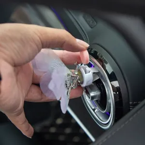 Clip de ventilación para coche ambientador de mariposa con cristales y aromaterapia.