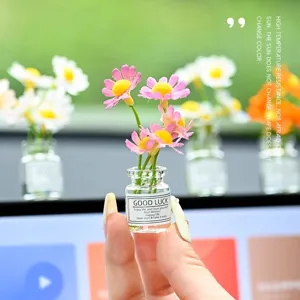 Mini florero de vidrio para coche con margaritas rosas, linda decoración para salpicadero.