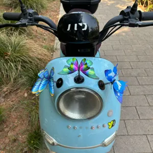Accesorios de mariposa móvil 3D para casco de scooter eléctrico y decoración interior.