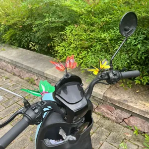 Accesorio de decoración de manillar de vehículo eléctrico mariposa móvil 3D lindo nuevo