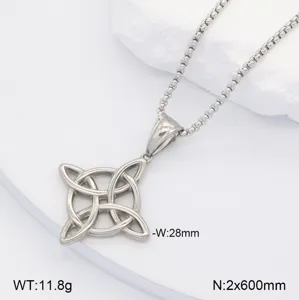 Collier pendentif nœud celtique en acier inoxydable avec chaîne, bijou élégant et durable.