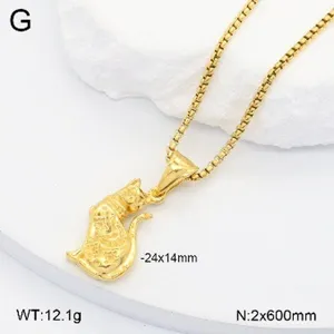 Vue de détail en gros plan de collier pendentif chat doré, bijoux en acier inoxydable.