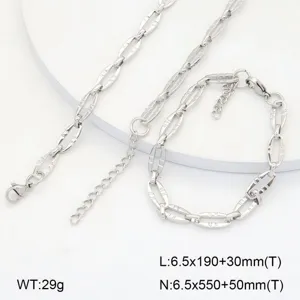 Détail du set de chaînes géométriques en acier inoxydable, collier, bracelet et poids.