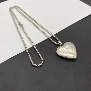 Collier pendentif médaillon cœur en acier inoxydable cadeau de couple bijou mode