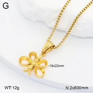Vue détaillée du collier pendentif papillon en acier inoxydable doré avec dimensions.