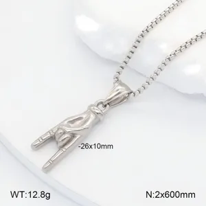 Gros plan détaillé du pendentif geste de la main, chaîne en acier inoxydable, dimensions et poids.