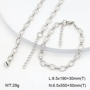 Ensemble collier et bracelet en chaine a maillons geometriques en acier inoxydable.