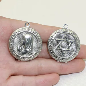 Pendentif médaillon rond en acier inoxydable avec relief 3D de Sainte Marie et étoile de David.