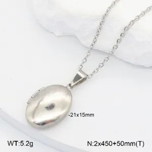 Collier pendentif médaillon ovale en acier inoxydable bijou de mode simple vue de détail