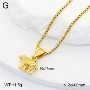 Vue détaillée du collier pendentif petit ours en acier inoxydable doré avec spécifications.