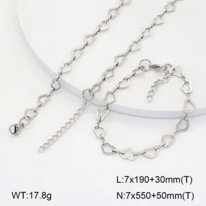 Bijou de chaîne de cœur en acier inoxydable, design géométrique argenté et épuré.