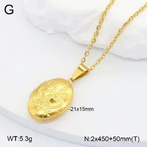 Collier pendentif médaillon cœur en acier inoxydable doré avec gravure florale vintage.
