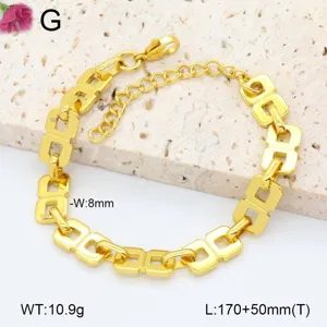 Vue détaillée du bracelet en acier inoxydable doré avec des maillons géométriques élégants et raffinés.