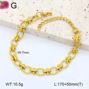 Vue détaillée du bracelet de chaîne en acier inoxydable plaqué or avec maillons lisses.