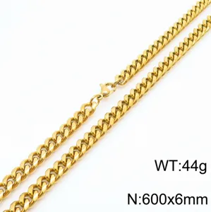 Detail de chaine gourmette cubaine en acier dore, taille 600x6mm avec fermoir mousqueton.