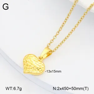 Collier pendentif cœur en acier inoxydable doré, vue détaillée de beau bijou élégant.