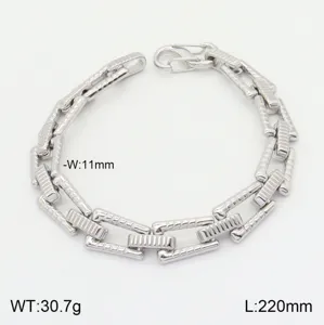 Vue détaillée du bracelet de chaîne hip-hop en acier inoxydable argenté et massif.
