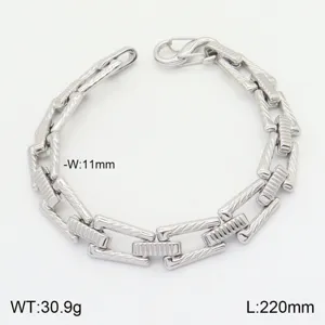 Gros plan de bracelet en acier inoxydable avec details de maillons et dimensions.