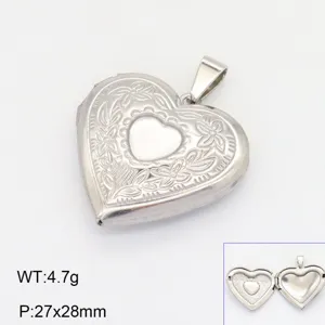 Pendentif medaillon en forme de coeur couleur argent metal grave de fleurs bijou collier