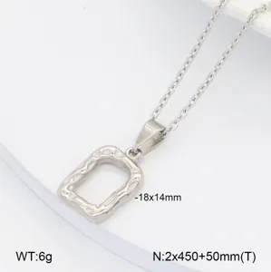 Collier pendentif géométrique en acier inoxydable détail, taille compacte 18x14mm, léger 6g.