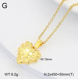 Collier pendentif cœur en acier inoxydable doré vue détaillée, style minimaliste femmes.