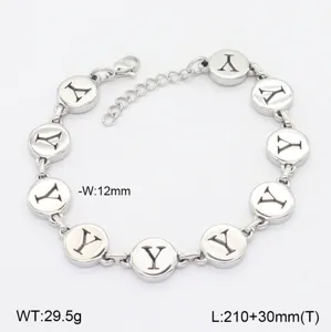 Vue détaillée du bracelet de breloques rondes alphabet en acier inoxydable avec dimensions.