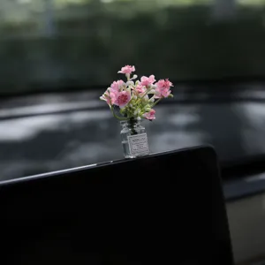 Adorno de mini florero de coche linda botella de flor rosa decoración interior bonita
