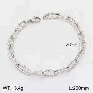Vue détaillée du bracelet de chaîne en acier titane argenté, largeur 7mm et longueur 220mm.