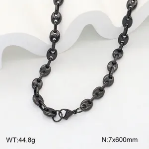Vue detaillee d'un collier de chaine en grains de cafe en acier inoxydable noir.