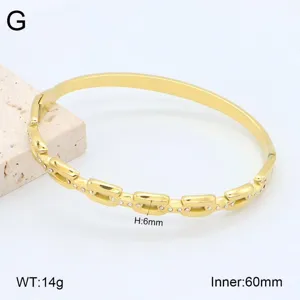 Vue détaillée du bracelet en acier inoxydable doré avec cristaux et dimensions.