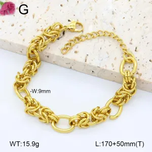 Gros plan du bracelet en chaîne byzantine en acier titane montrant des maillons délicats.