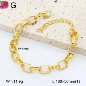 Gros plan détaillé du bracelet de chaîne en acier inoxydable plaqué or, mettant en valeur les maillons.
