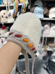 Bonnet en tricot duveteux style japonais pour femme, chapeau chaud d'hiver avec bord coloré.