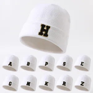 Unisex Winter Warme Strickmütze Acryl Buchstabe Bestickt Ohrschutz Pullover Lässige Outdoor Skimütze