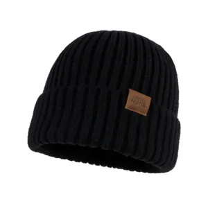 Zwarte geribbelde gebreide muts winter warme casual manchemuts stijlvolle skimuts voor dames