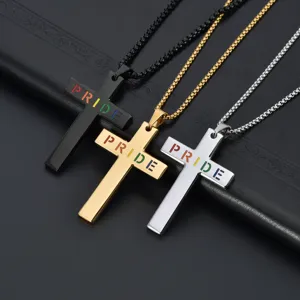 Colgante de cruz de acero titanio con grabado arcoíris PRIDE en oro plata y negro