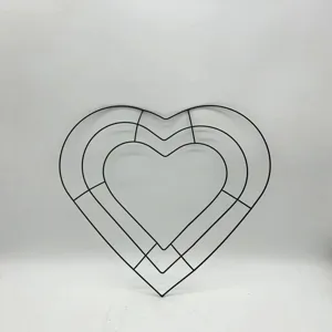 Herzfömiger schwarzer Metallkranzrahmen für DIY-Blumenhandwerksdekorationen für Feste