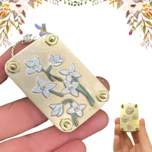 Tragbare handgefertigte Miniatur-Blumenpresse aus Metall mit floralen Prägemustern
