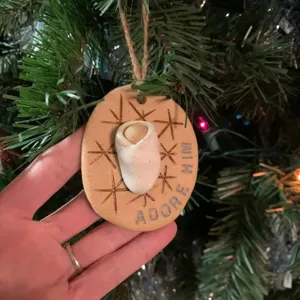 Resin Baby Jesus Christmas Ornament Oval Adore Him Hanging Figurine Craft Accent for Festive Holiday Home Tree Decoration