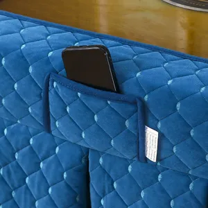Détail de housse chauffante électrique matelassée bleue avec poche latérale et étiquette.
