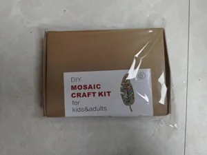 Detailansicht der DIY-Mosaik-Bastelset-Verpackung mit Produktetikett und Altershinweis