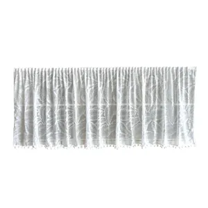 Rideau court blanc avec motif de feuilles et pompons pour porte de placard anti-poussière.