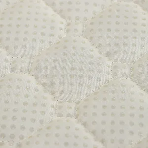 Detailaufnahme der gesteppten Anti-Rutsch-Tischmattenabdeckung mit Silikonpunkten, weicher Stoff.